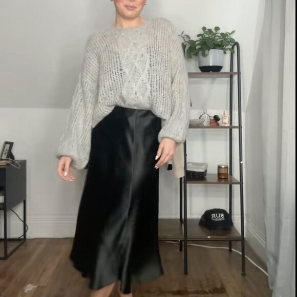 Aritzia Wilfred Only Slip Satin Midi Skirt in Black Size 4 - Picture 2 of 6